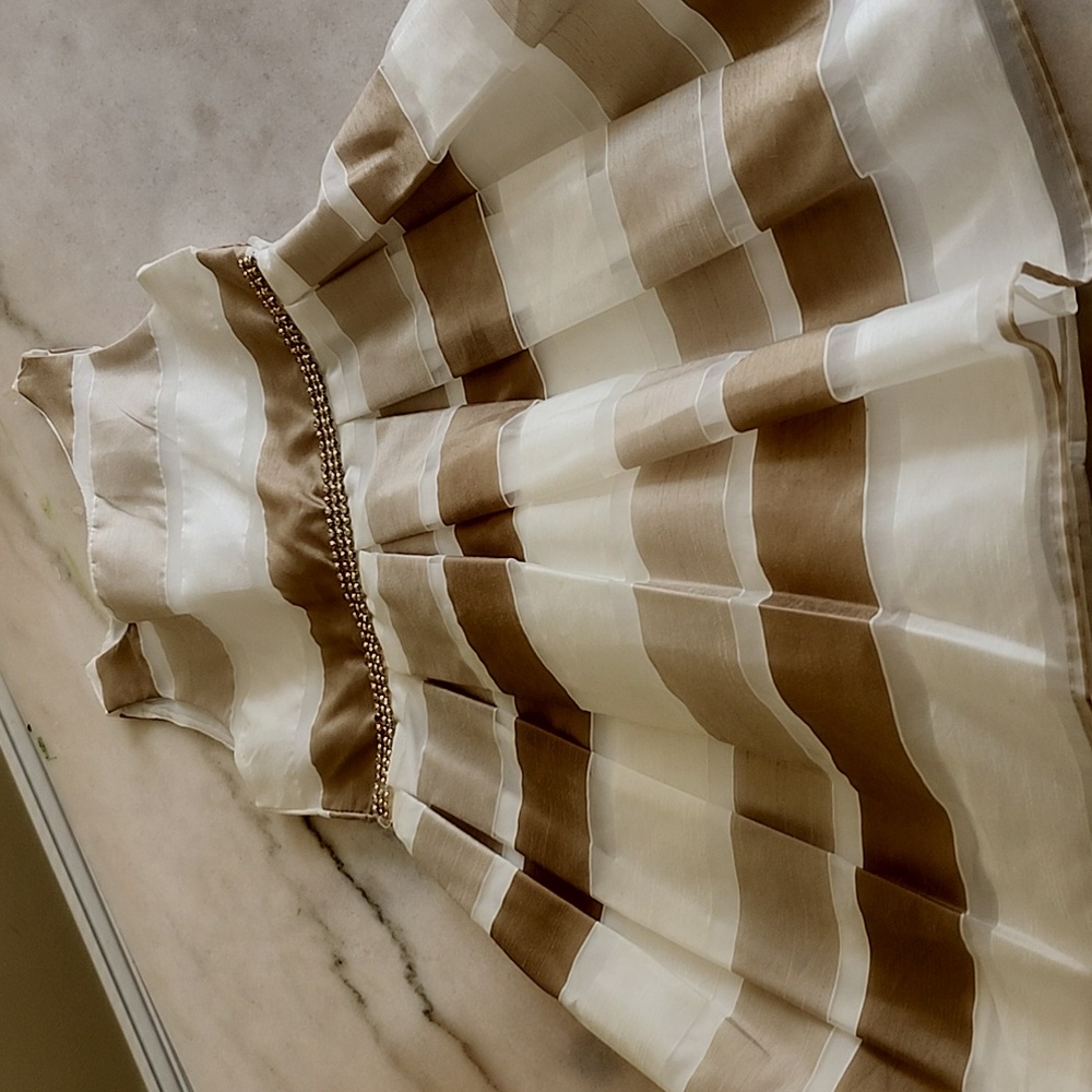 Younglands Size 6,Tan,gold,cream